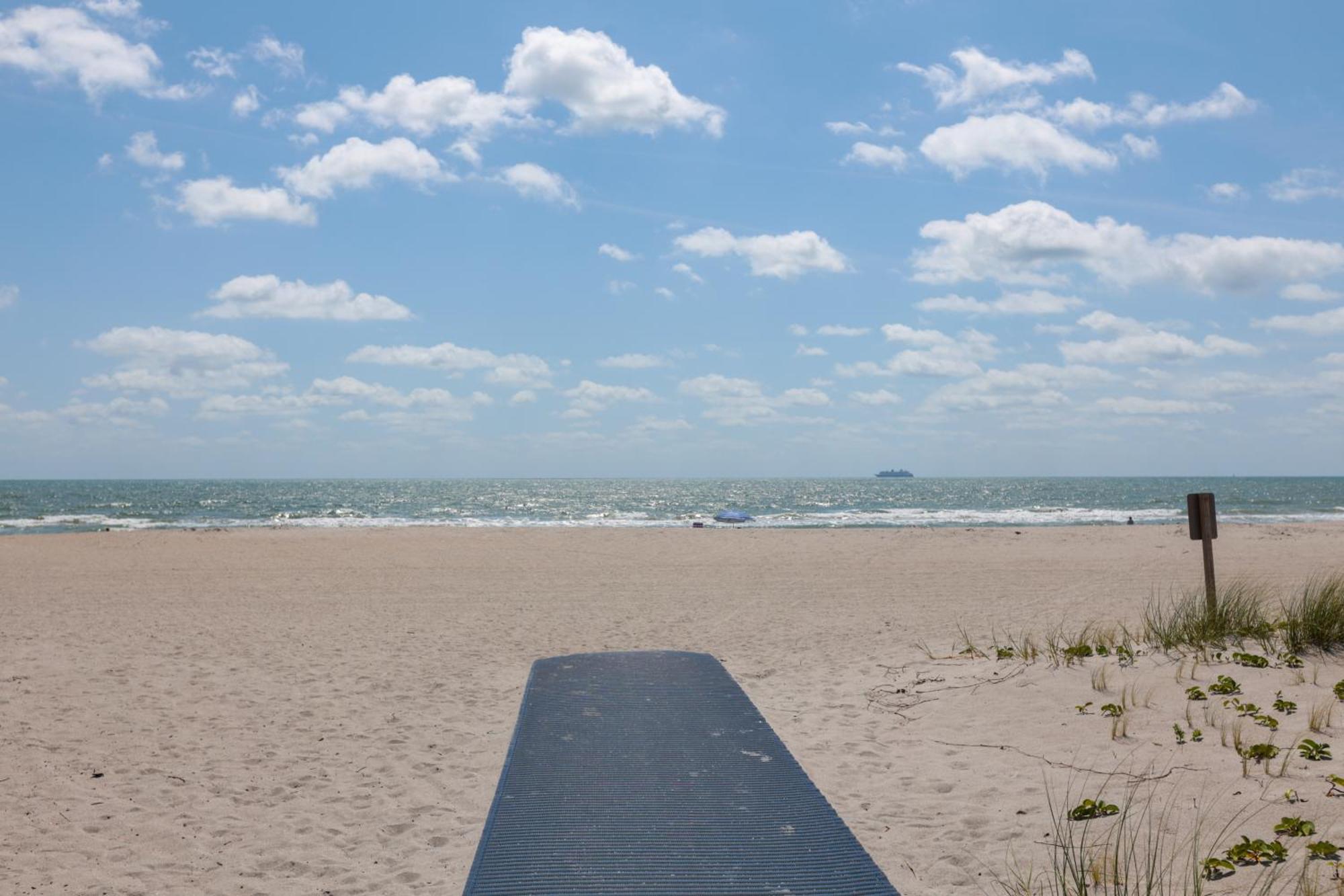 Cape Canaveral Escape With Grill Walk To Beach! ภายนอก รูปภาพ